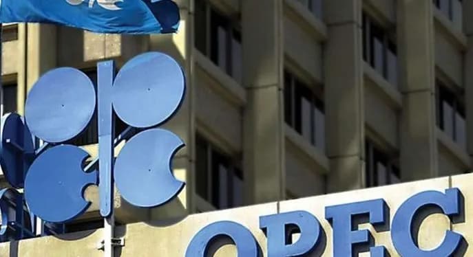 Oil Prices Dip 2% as OPEC+ Weighs October Supply Boost
