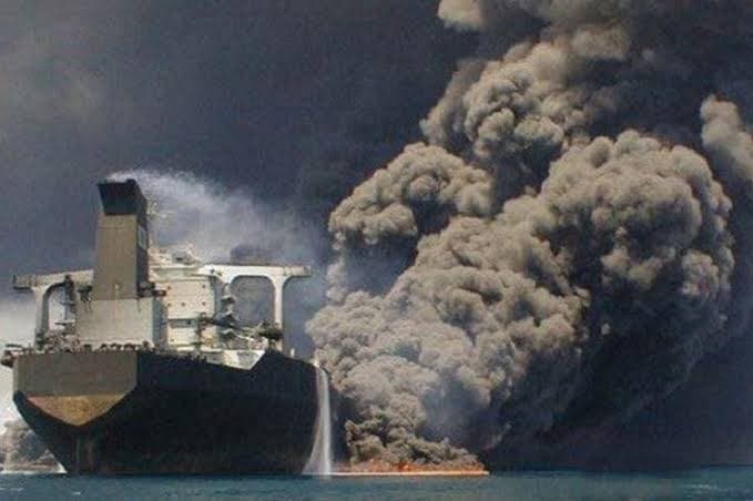 Brent Climbs to $117 as Explosions Set Strait of Hormuz Tanker Ablaze