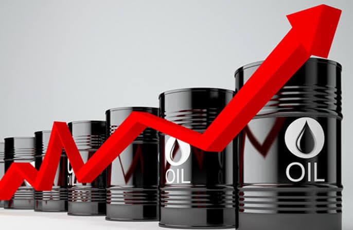 Oil Prices Climb 2% as Hormuz, Red Sea Vessel Traffic Slumps