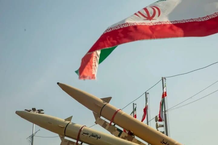 Iran Warns Middle East Energy Facilities Could Face Attacks Amid Hormuz Dispute