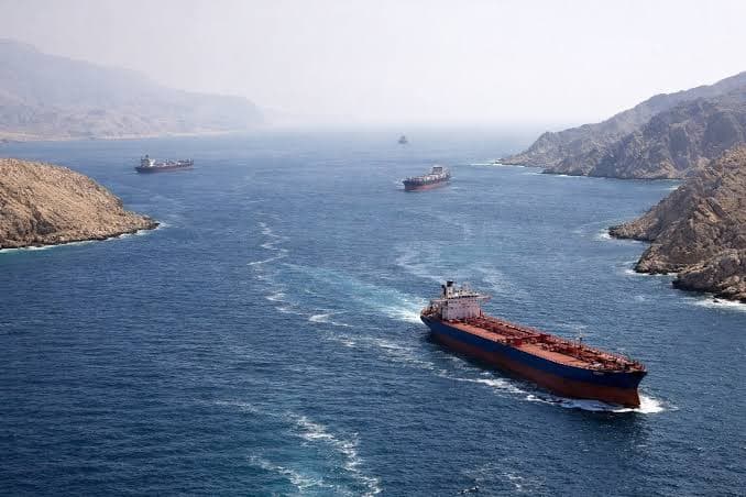 Strait of Hormuz Shipping Traffic Falls to Four Vessels as Regional Risks Persist
