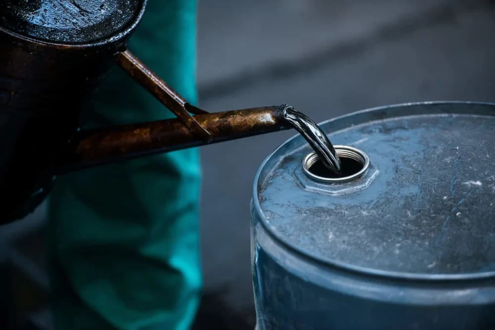 Brent Crude Nears $73 as US–Iran Standoff Triggers Surge