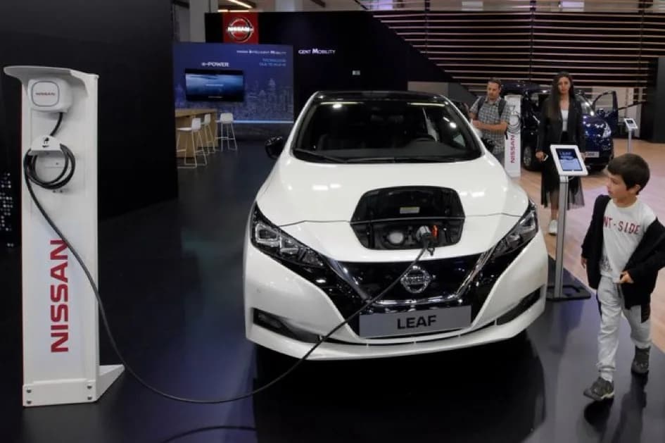 Electric Vehicles Reach 25% of Global Car Sales Amid Oil Market Volatility