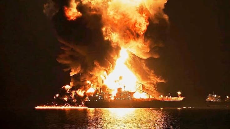 US and Iran Exchange Fresh Military Strikes as Oil Prices Jump